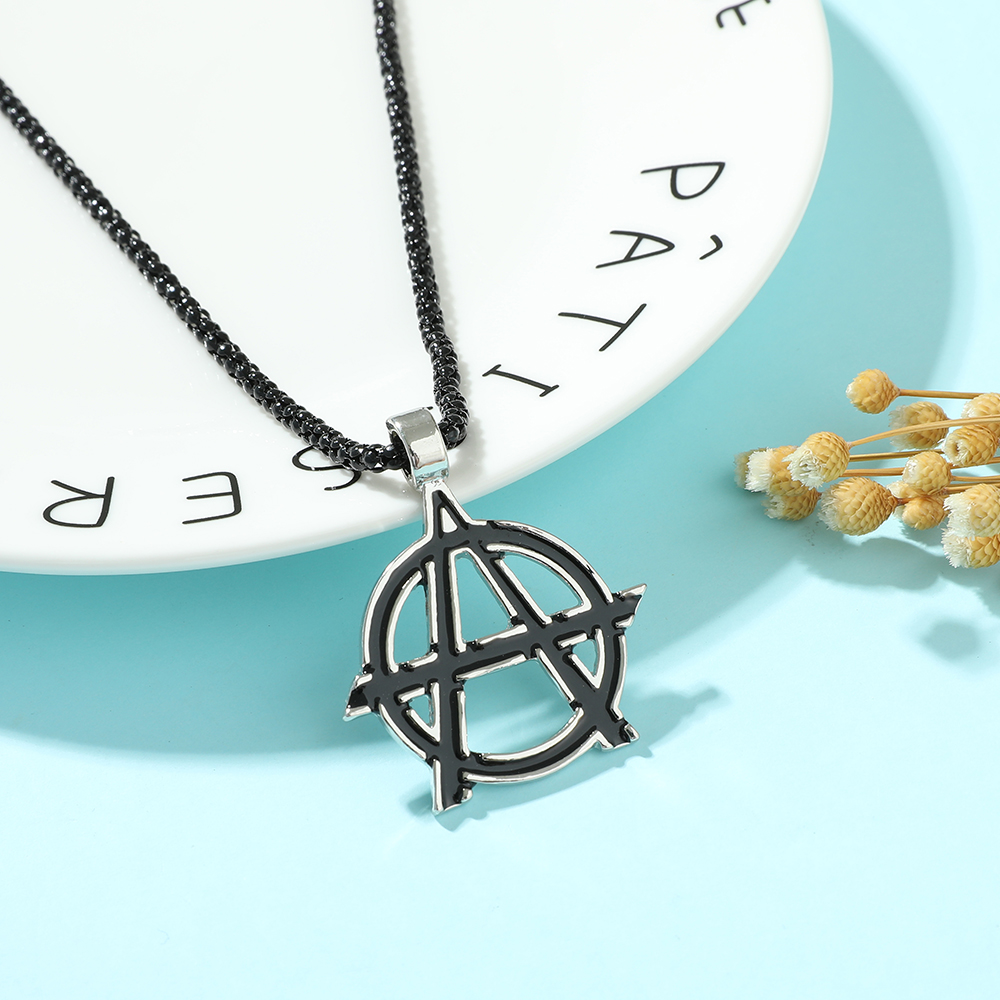 Vintage Items - Collier avec logo de l'initiale A