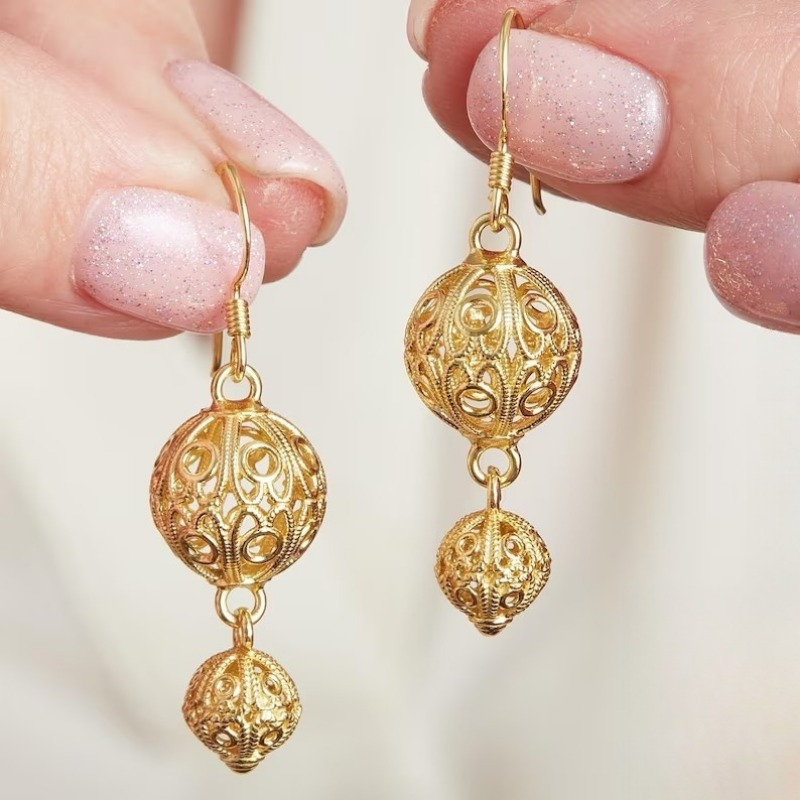Vintage Collectible Figures - Boucles d'oreilles pendantes uniques rétro ajourées