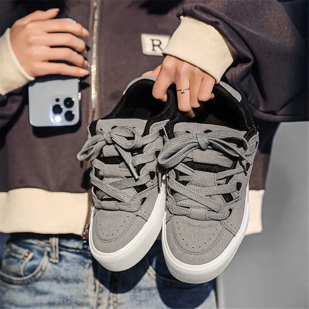 Vintage And Collectible Stores - Chaussures d'école Hiphop avec laçage pour